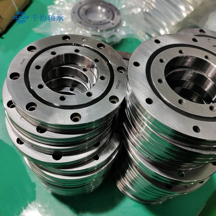 ZLYQX交叉圆锥滚子轴承的优缺点