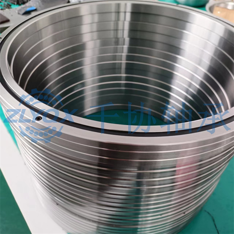 精密交叉滚子轴承如何进行润滑呢 精密交叉滚子轴承如何进行润滑呢