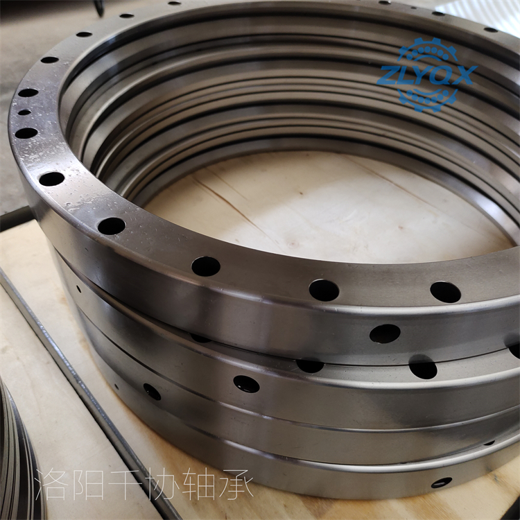 交叉滚子轴承支承座及固定法兰的设计